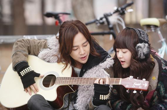 jang geun suk hoang tu chau a ngoi ngoi mot thoi bong hoa eo la nhan sac tuot doc khong phanh