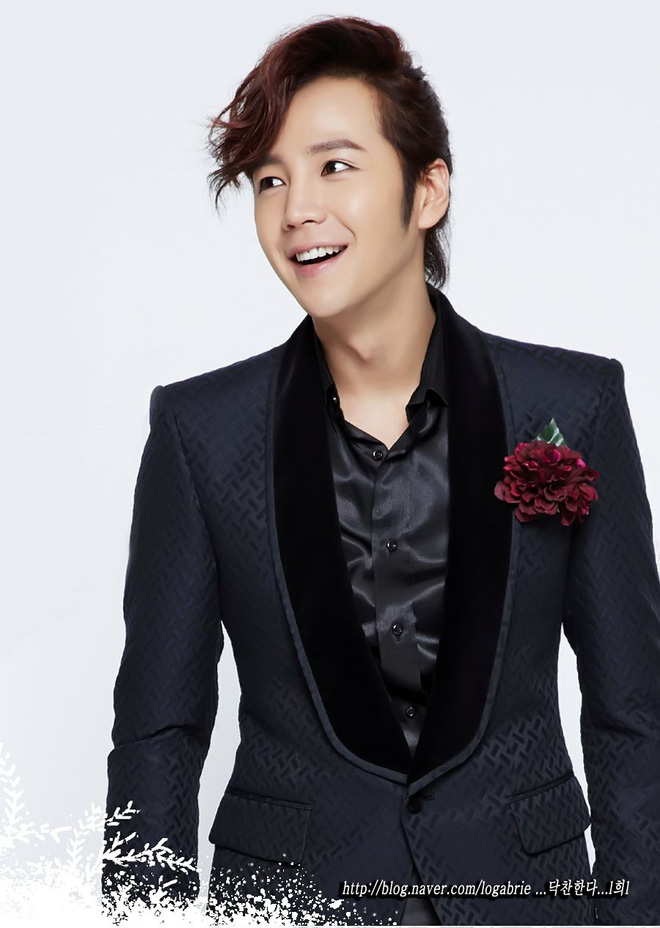 jang geun suk hoang tu chau a ngoi ngoi mot thoi bong hoa eo la nhan sac tuot doc khong phanh