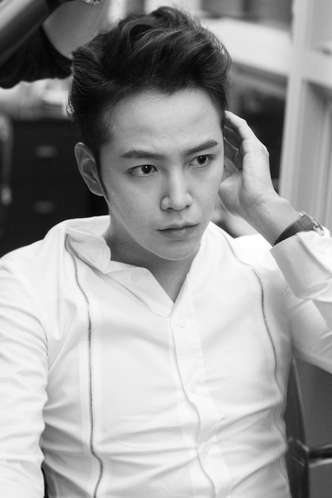 jang geun suk hoang tu chau a ngoi ngoi mot thoi bong hoa eo la nhan sac tuot doc khong phanh