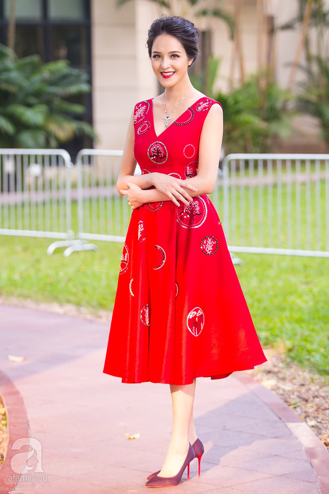 a hau hoang anh gay soc voi voc dang chuan tung cen ti met sau 1 thang sinh con