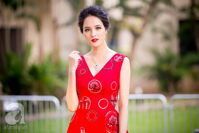 a hau hoang anh gay soc voi voc dang chuan tung cen ti met sau 1 thang sinh con