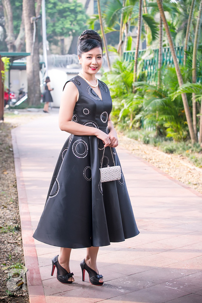 a hau hoang anh gay soc voi voc dang chuan tung cen ti met sau 1 thang sinh con