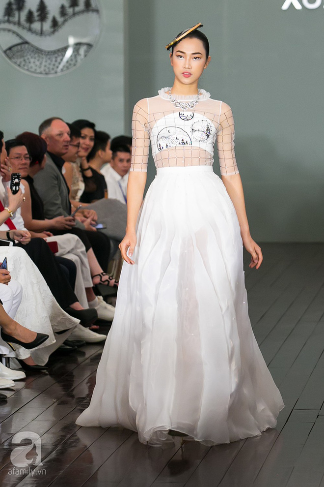 a hau hoang anh gay soc voi voc dang chuan tung cen ti met sau 1 thang sinh con