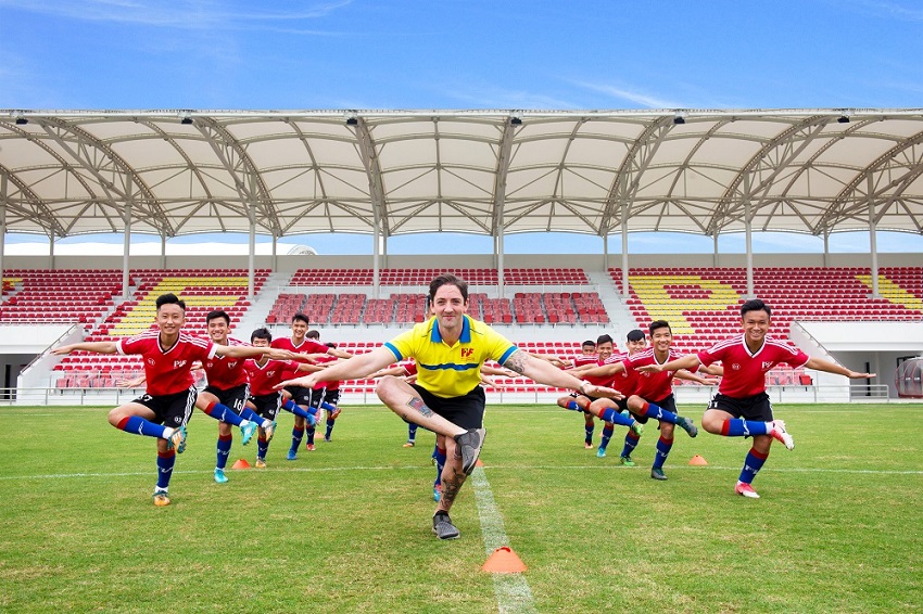 pvf khai truong co so moi to chuc giao huu quoc te va bo nhiem giam doc bong da