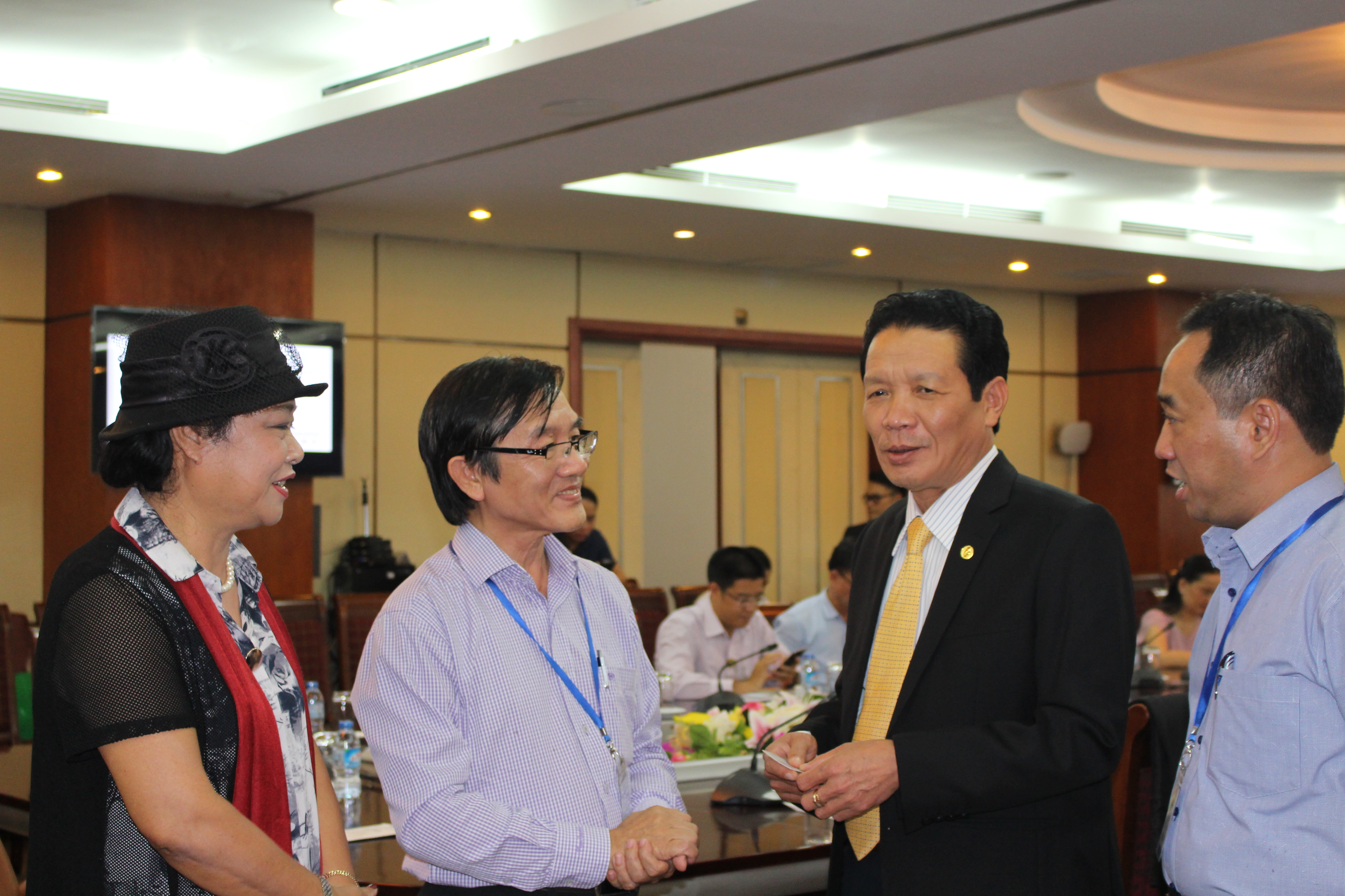 trien lam tranh ghep gom dong nai chan dung lanh dao cac nen kinh te apec 2017