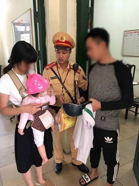 ha noi cai nhau voi chong nguoi phu nu be con dung tren cau chuong duong dinh tu tu