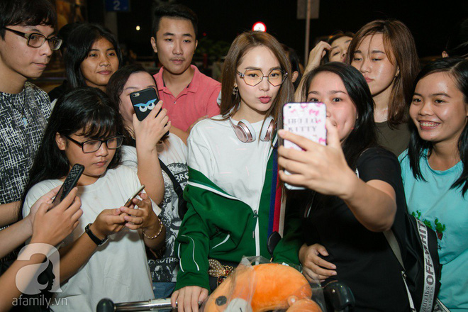 giua dem muon cac fan van tien minh hang ra san bay