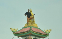 tphcm thanh nien co bieu hien ngao da treo len noc chua an phu la het gay nao loan khu pho