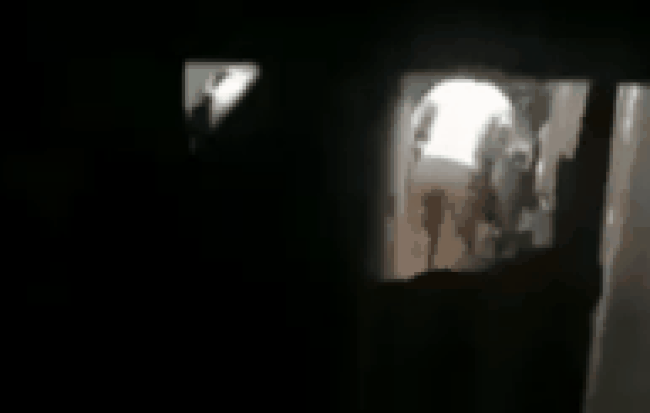 ha noi nghi ngo con bi bao hanh khi song chung voi me ke me de am tham theo doi va quay lai duoc canh tuong dau long