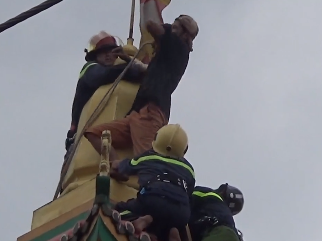 khong che nam thanh nien ngao da co thu tren noc chua 10 can bo chien si co nguy co phoi nhiem hiv