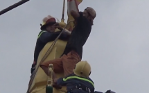 khong che nam thanh nien ngao da co thu tren noc chua 10 can bo chien si co nguy co phoi nhiem hiv