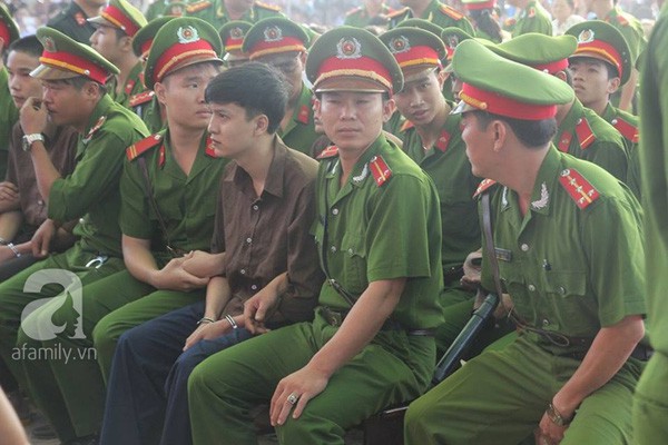 vu tham an binh phuoc me cua tu tu nguyen hai duong ngat xiu khi hay tin con trai sap bi tiem thuoc