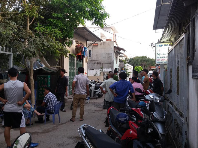 nhin qua khe cua em trai bang hoang phat hien chi gai tu vong trong tu the treo co