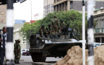 vay duoc nua ti usd zimbabwe tam thoi yen tam