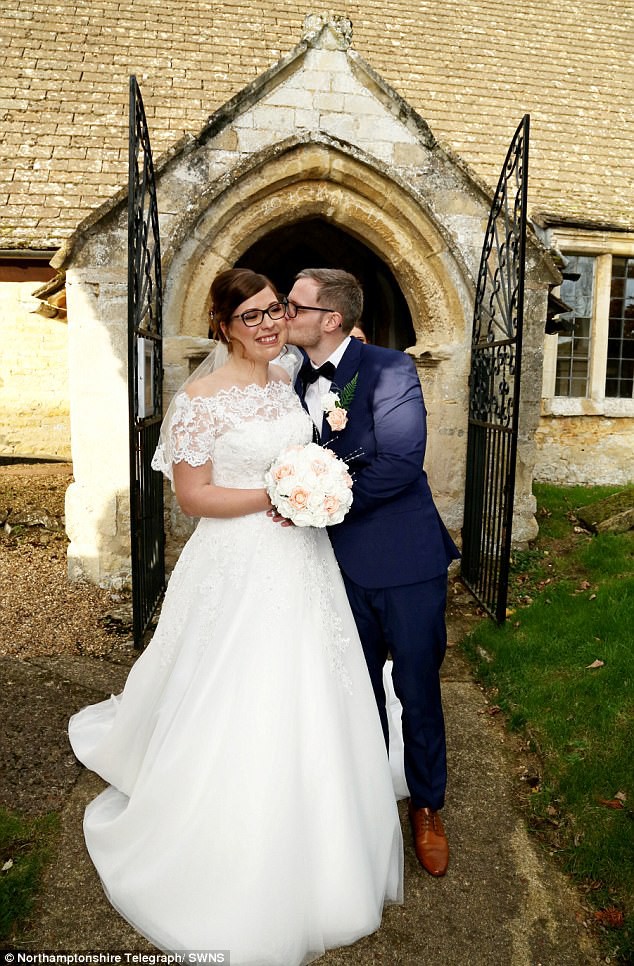 sinh ra voi guong mat bien dang va bi nguoi doi xa lanh phep mau da khien cuoc doi co gai thay doi sau 25 nam