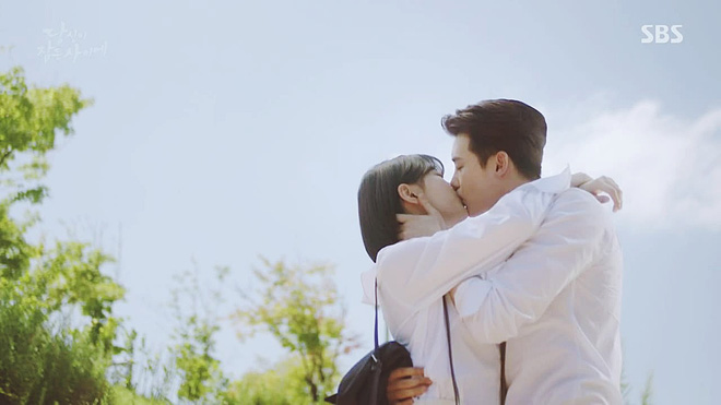 giua tam bao chia tay lee min ho suzy lai co canh giuong chieu voi lee jong suk