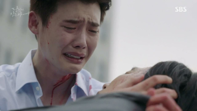 giua tam bao chia tay lee min ho suzy lai co canh giuong chieu voi lee jong suk