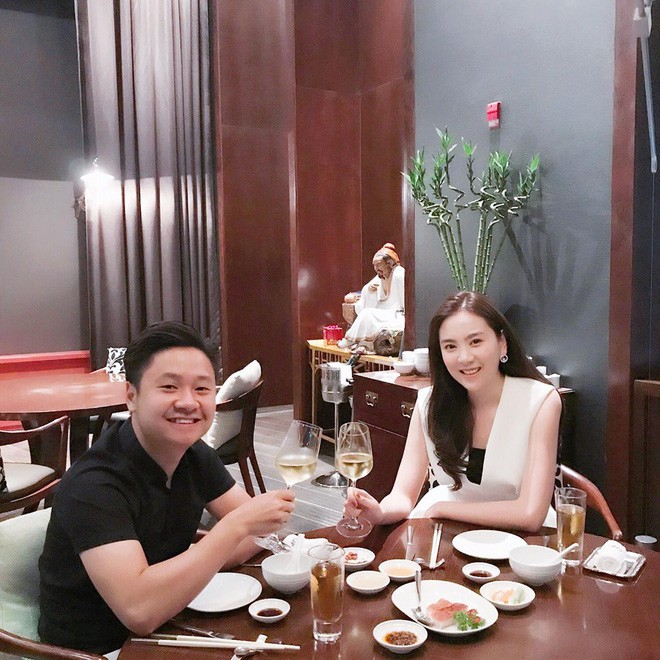 sap ky niem 1 nam lay chong mai ngoc danh dan ca khuc phat trong dam cuoi he lo hinh anh giau ky bay lau