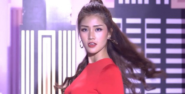 diem danh dan thi sinh the look cuc hot cua cac doi pham huong ky duyen minh tu