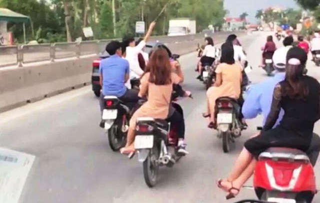 dan hang ngang lang lach danh vong khi di ruoc dau nhom nam nu bi phat 6 trieu dong