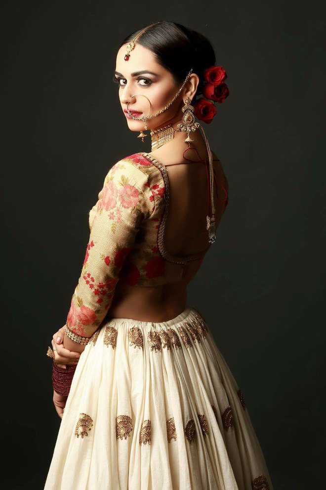 can canh nhan sac xinh dep cua nu sinh vien nganh y vua dang quang hoa hau the gioi 2017