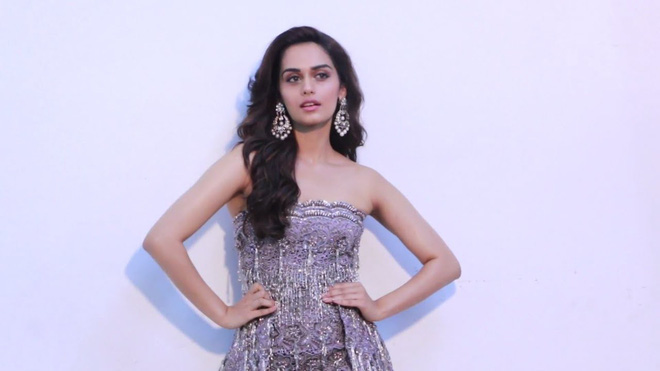 can canh nhan sac xinh dep cua nu sinh vien nganh y vua dang quang hoa hau the gioi 2017