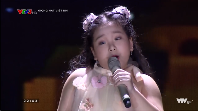 dong nhi bat ngo xuat hien trong dem ban ket giong hat viet nhi 2017 ho tro cho huong tram