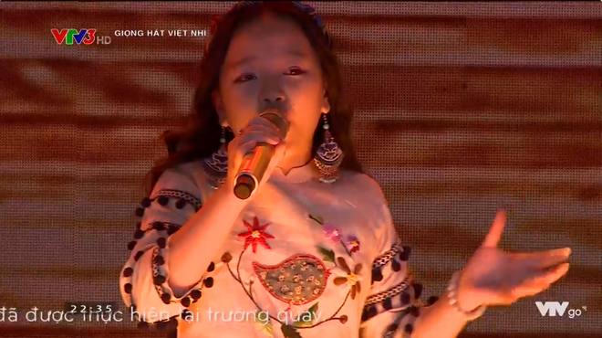 dong nhi bat ngo xuat hien trong dem ban ket giong hat viet nhi 2017 ho tro cho huong tram