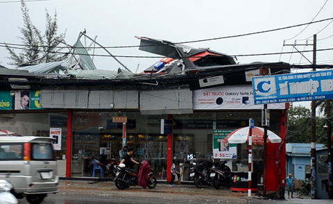 anh huong cua bao so 14 nhieu nha dan toc mai cay co thu nga do o sai gon
