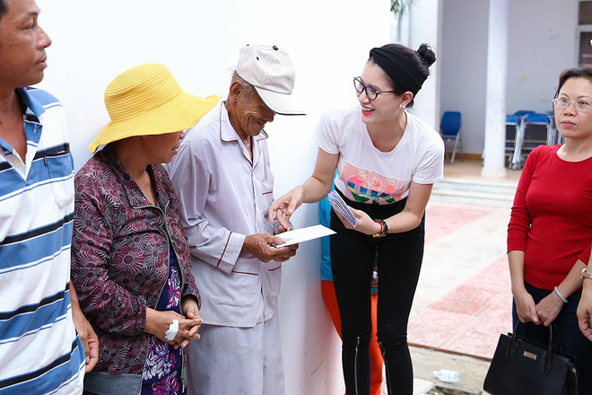 trang tran ngoc thanh tam ban do hieu lay tien ho tro dan ngheo sau bao damrey