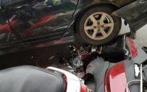 video vuot au voi toc do xe gio nam thanh nien bi xe ben can nat dui