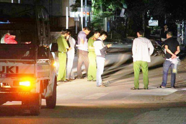 mau thuan khi rut ho so sau khi nghi viec nam thanh nien danh nhau voi nhan vien phap che roi dam dong nghiep khac tu vong