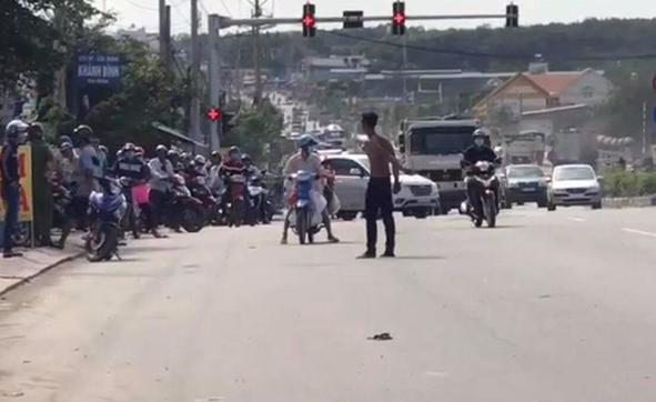 binh duong thanh nien nghi ngao da cam dao tu rach bung giua duong pho