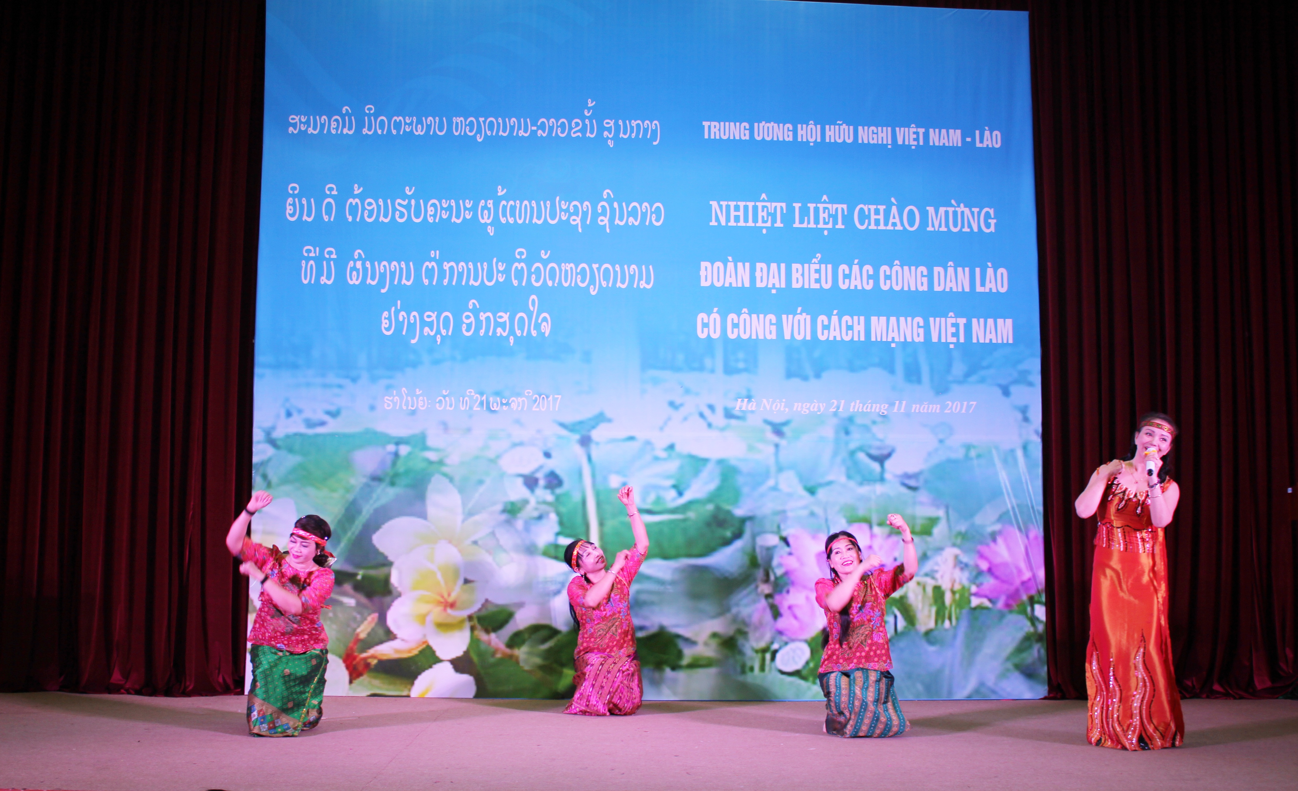 doan dai bieu nhan dan lao co cong voi cach mang viet nam toi tham viet nam