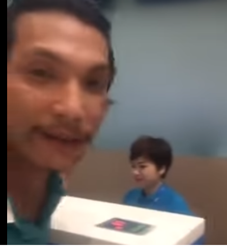 mua ve may bay hang jetstar nhung khong duoc bay nam hanh khach livestream tai san bay doi xin loi