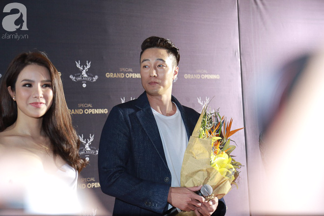 quy ong doc than so ji sub xuat hien cuc ky dien trai lien tuc vay chao nguoi ham mo viet