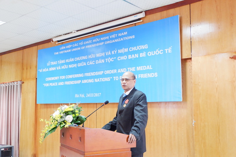 trao tang huan chuong huu nghi va ky niem chuong vi hoa binh va huu nghi giua cac dan toc cho ban be quoc te