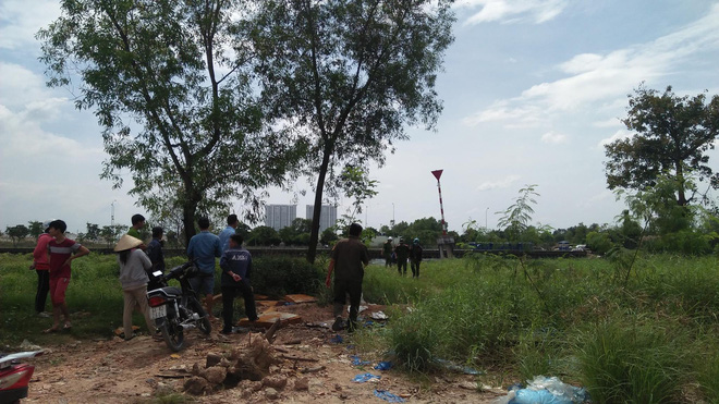 tphcm di cau ca nguoi dan hoang hon phat hien thi the nam thanh nien khong mac quan troi tren song