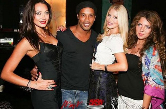 ronaldinho ronaldo beo va nhung sao brazil dinh be boi tinh duc