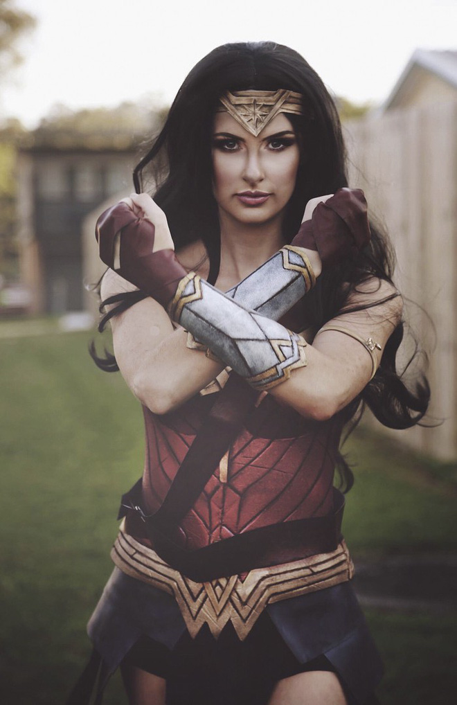 chi dung tham xop va bang dinh co gai nay van cosplay wonder woman thanh cong my man