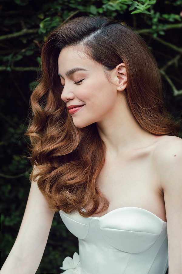 ho ngoc ha bat ngo mac vay cuoi trong ngay sinh nhat dau tien ke tu khi co kim ly