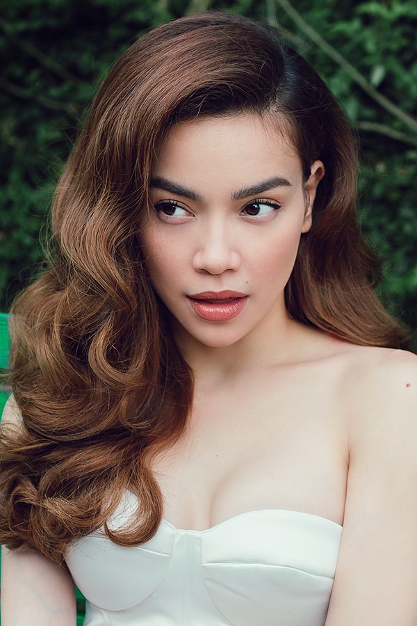 ho ngoc ha bat ngo mac vay cuoi trong ngay sinh nhat dau tien ke tu khi co kim ly