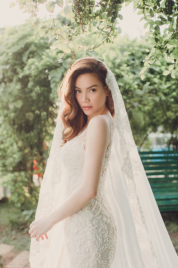 ho ngoc ha bat ngo mac vay cuoi trong ngay sinh nhat dau tien ke tu khi co kim ly