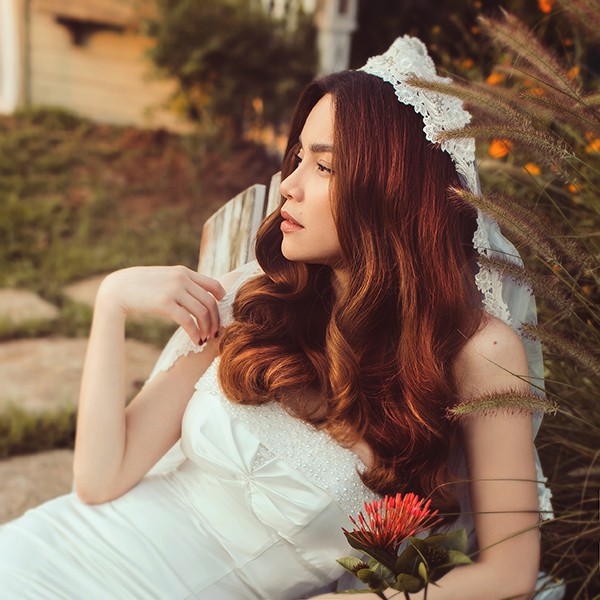 ho ngoc ha bat ngo mac vay cuoi trong ngay sinh nhat dau tien ke tu khi co kim ly