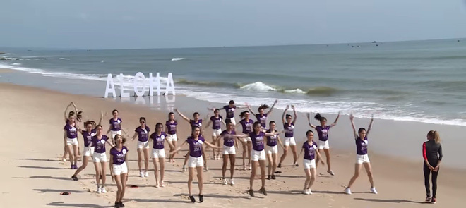 thi sinh hoa hau hoan vu viet nam cau gat kiem tra lai may quay di a