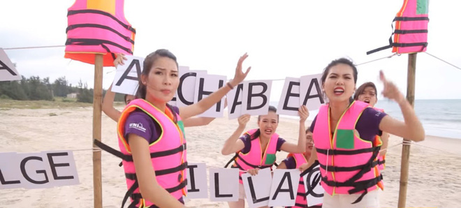 thi sinh hoa hau hoan vu viet nam cau gat kiem tra lai may quay di a