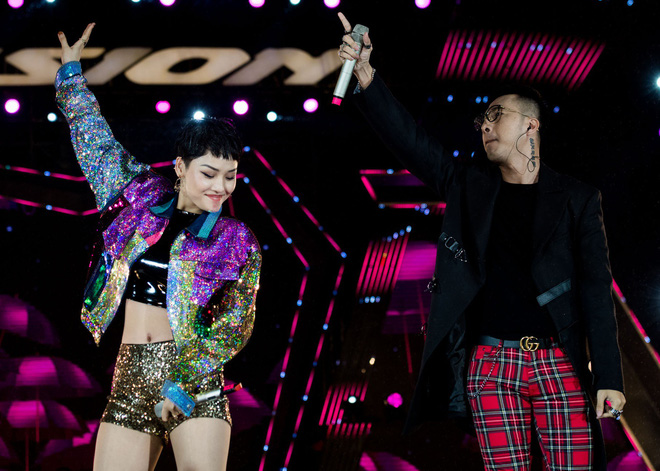 miu le lan dau xuat hien tu tin hat live sau khi bi vo mat vi hat yeu