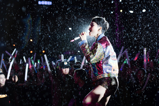 miu le lan dau xuat hien tu tin hat live sau khi bi vo mat vi hat yeu