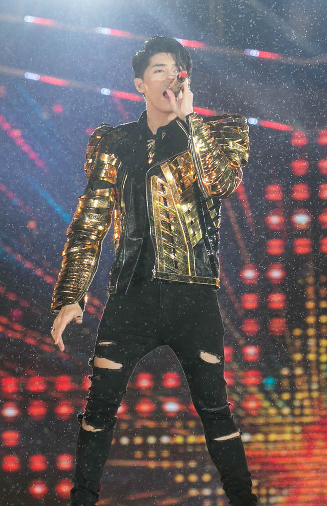 miu le lan dau xuat hien tu tin hat live sau khi bi vo mat vi hat yeu