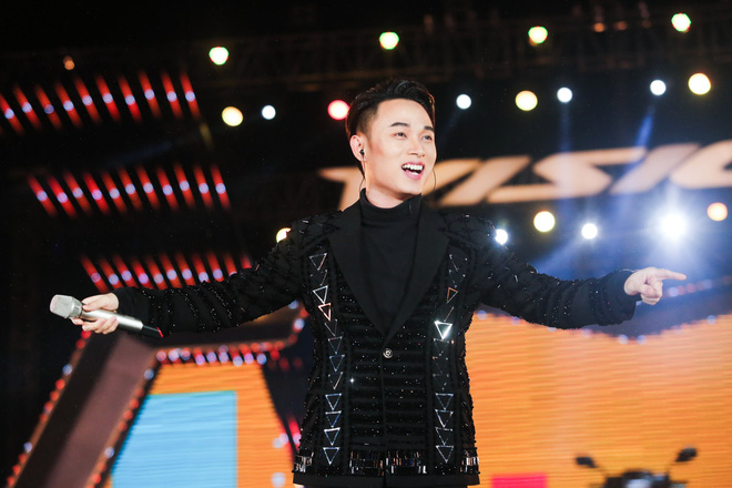 miu le lan dau xuat hien tu tin hat live sau khi bi vo mat vi hat yeu